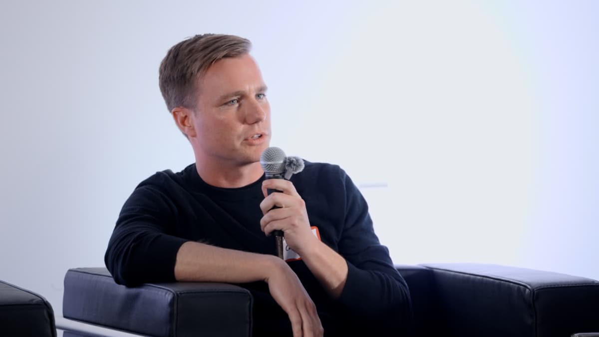 Thomas Shedd speaks at the fireside chat, Photo by EO