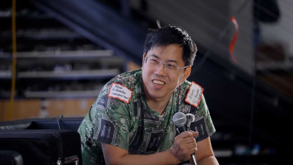 Allen Pan moderates the fireside chat, Photo by EO