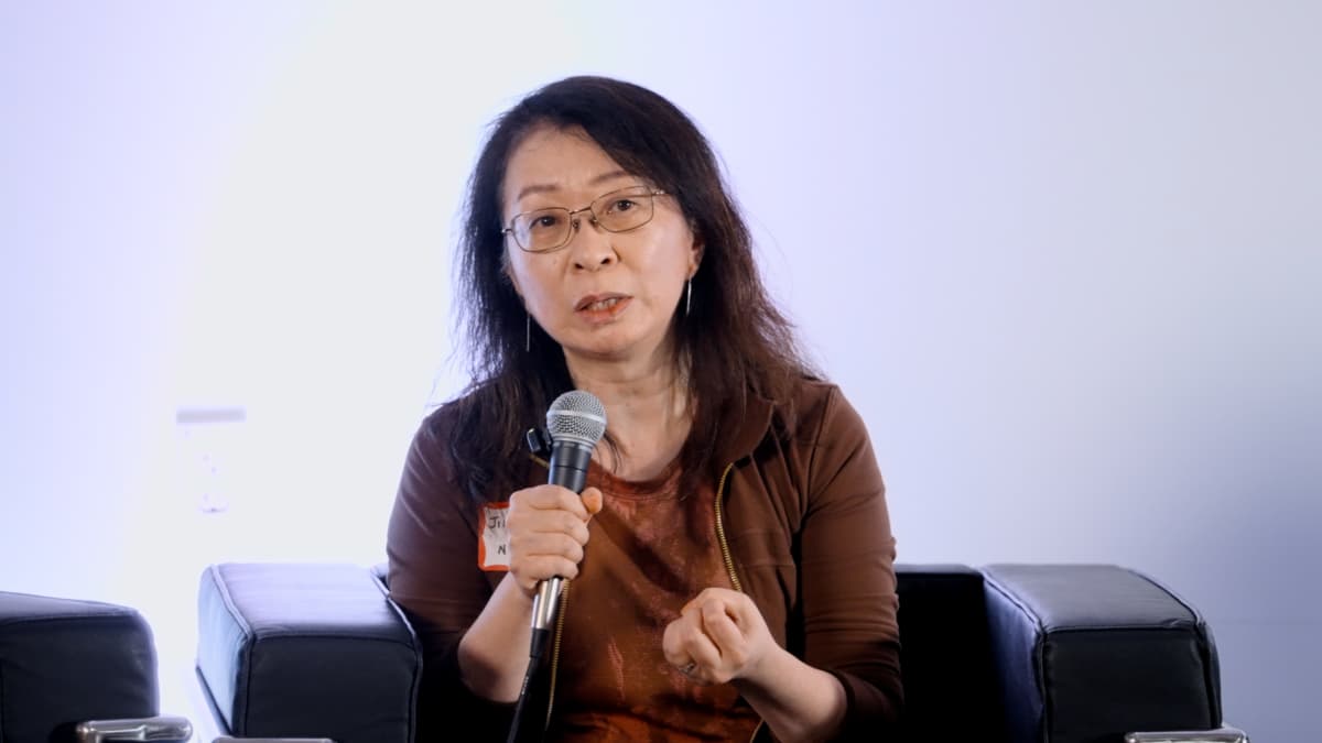Jingyi Jin speaks on the first panel, Photo by EO