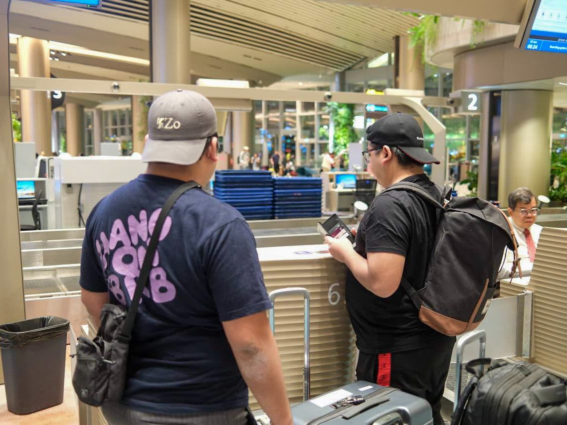 Dale and Dalton checking in for their flight to San Francisco. Courtesy of WonderSearch.